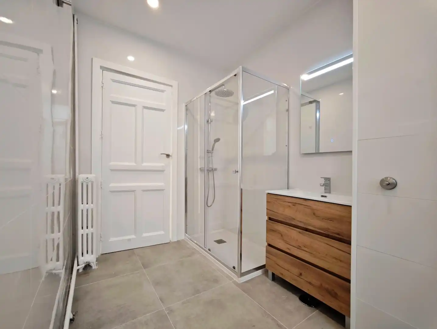 Badezimmer von Wohnung zur Miete in Madrid mit Klimaanlage, Heizung und Terrasse