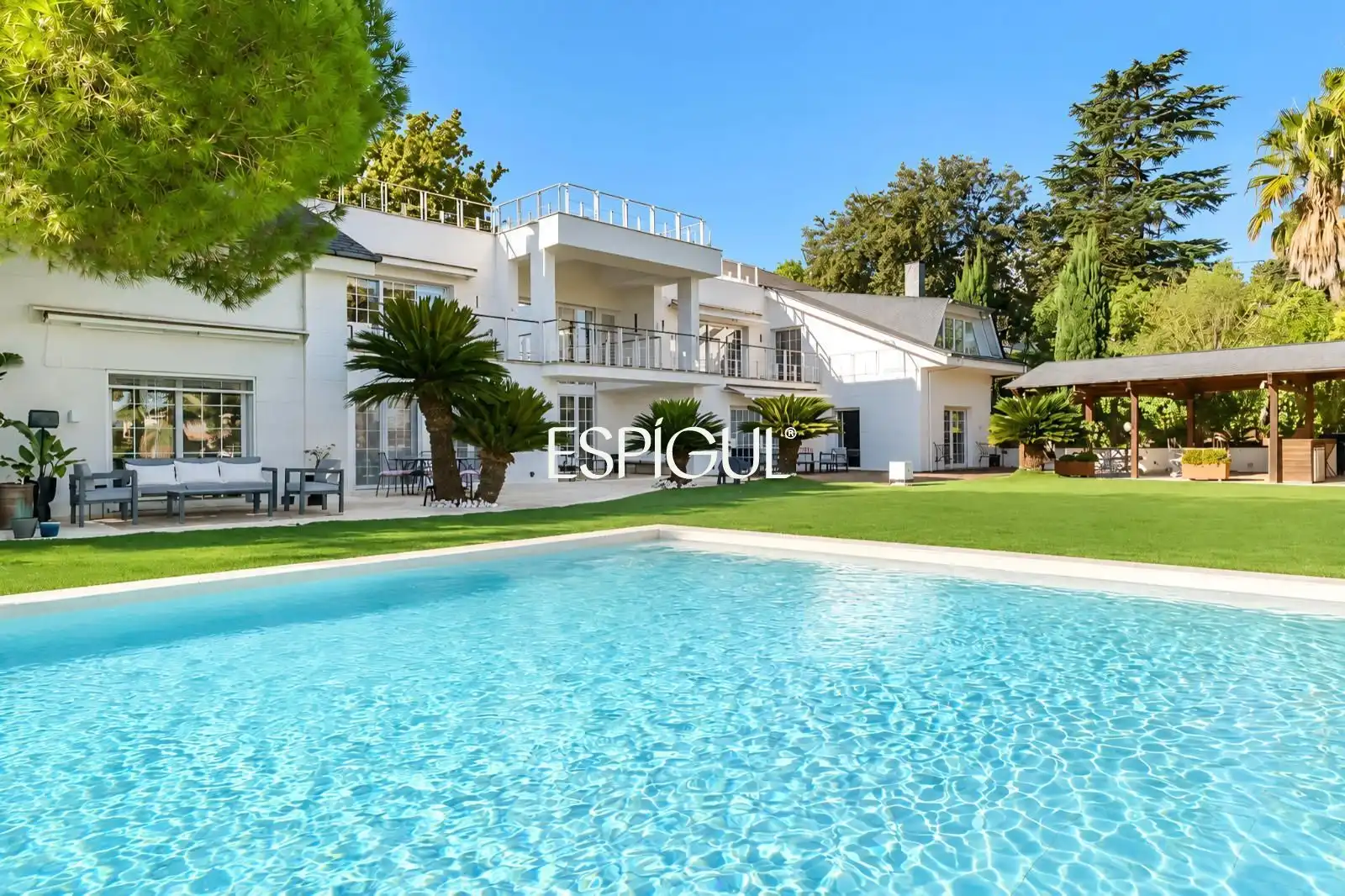 Casa amb piscina en venda a Can Montmany