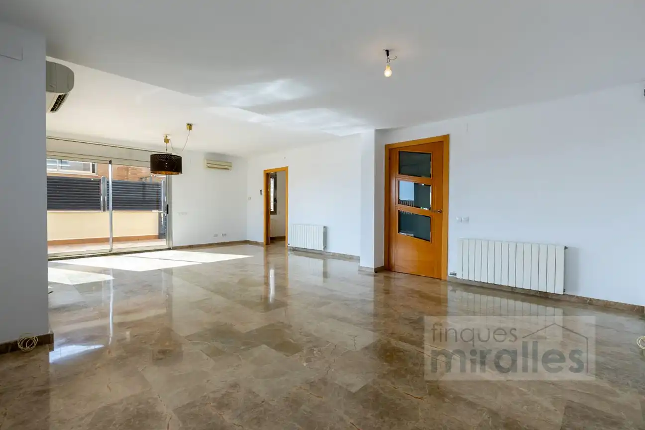 Sala d'estar de Casa adosada en venda en Vilassar de Dalt amb Aire condicionat, Calefacció i Jardí privat