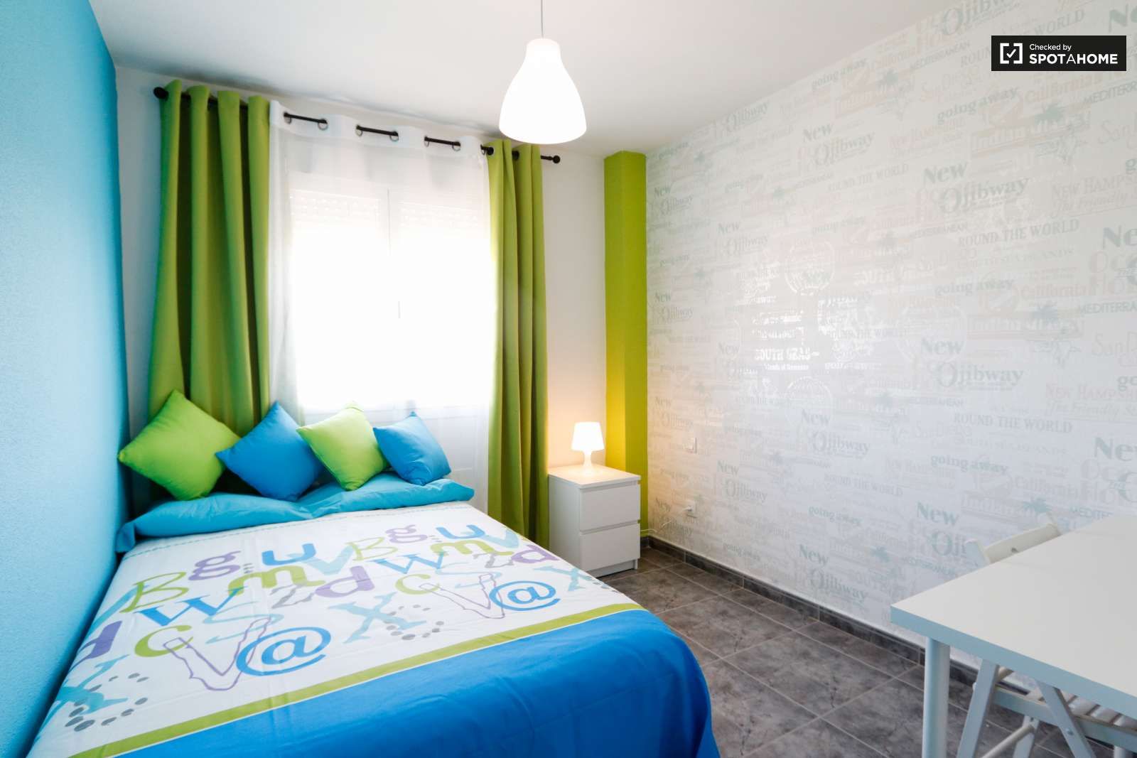 Bedroom of Flat for share in Alcalá de Henares  with Air Conditioner, Terrace and Furnished