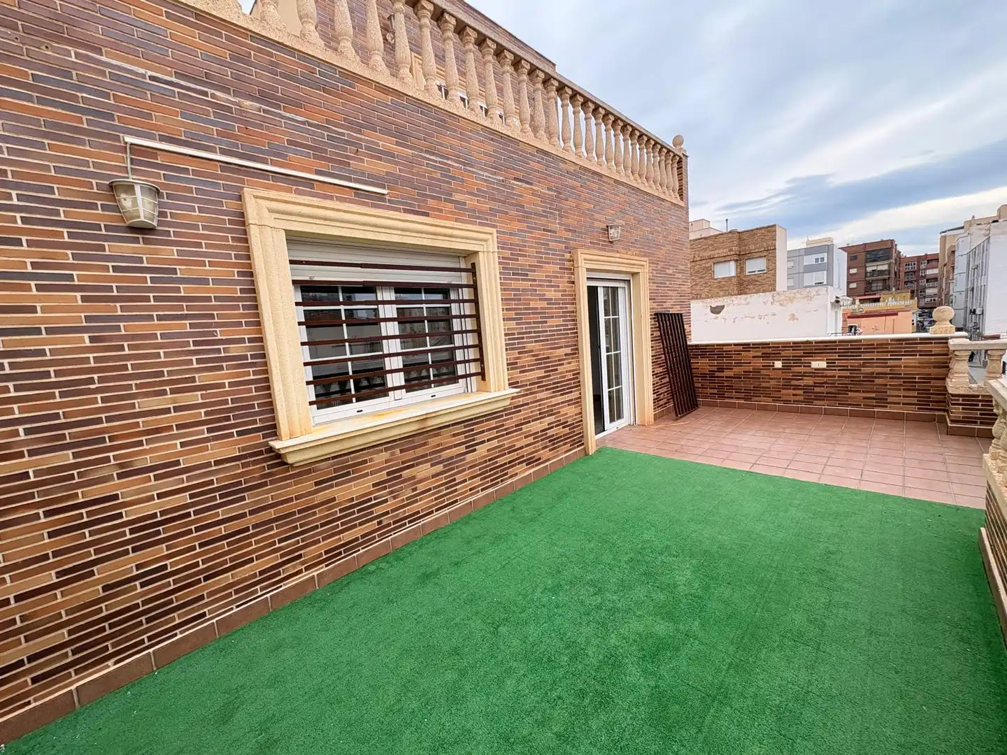 Vista exterior de Casa adosada en venda en Almería