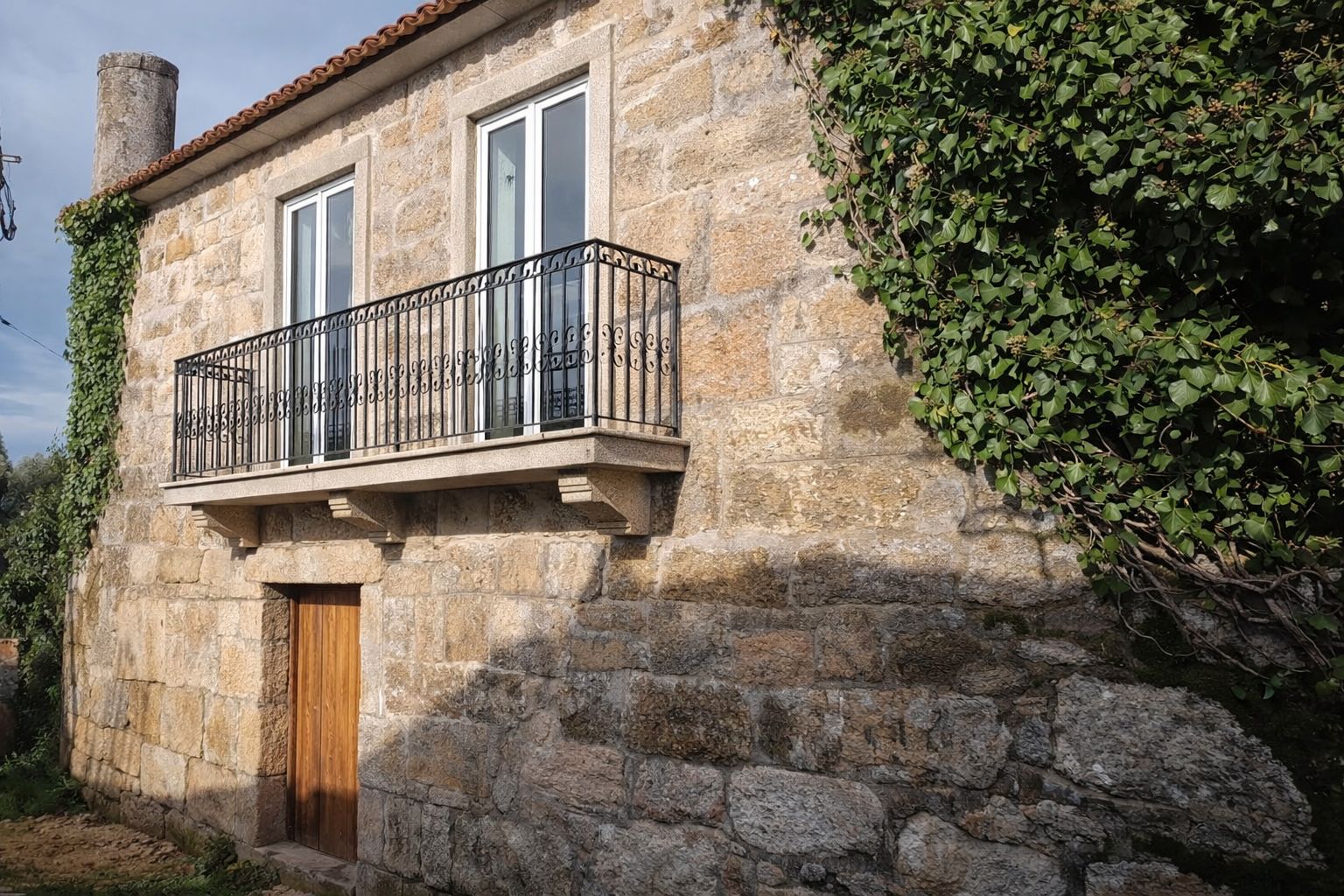 Vista exterior de Casa o xalet en venda en Covelo amb Jardí privat, Terrassa i Balcó