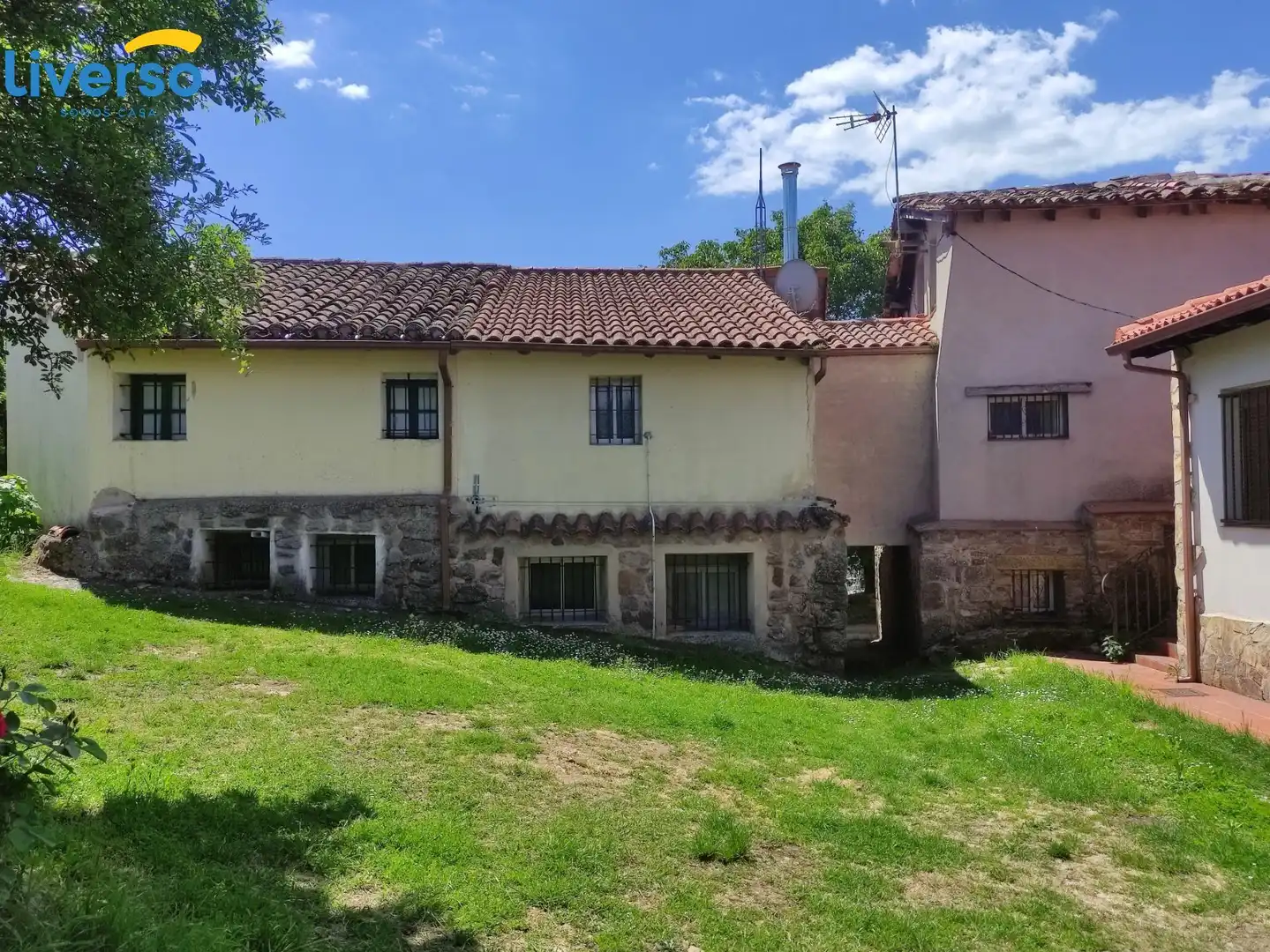 Vista exterior de Casa o chalet en venta en Arlanzón con Trastero y Amueblado