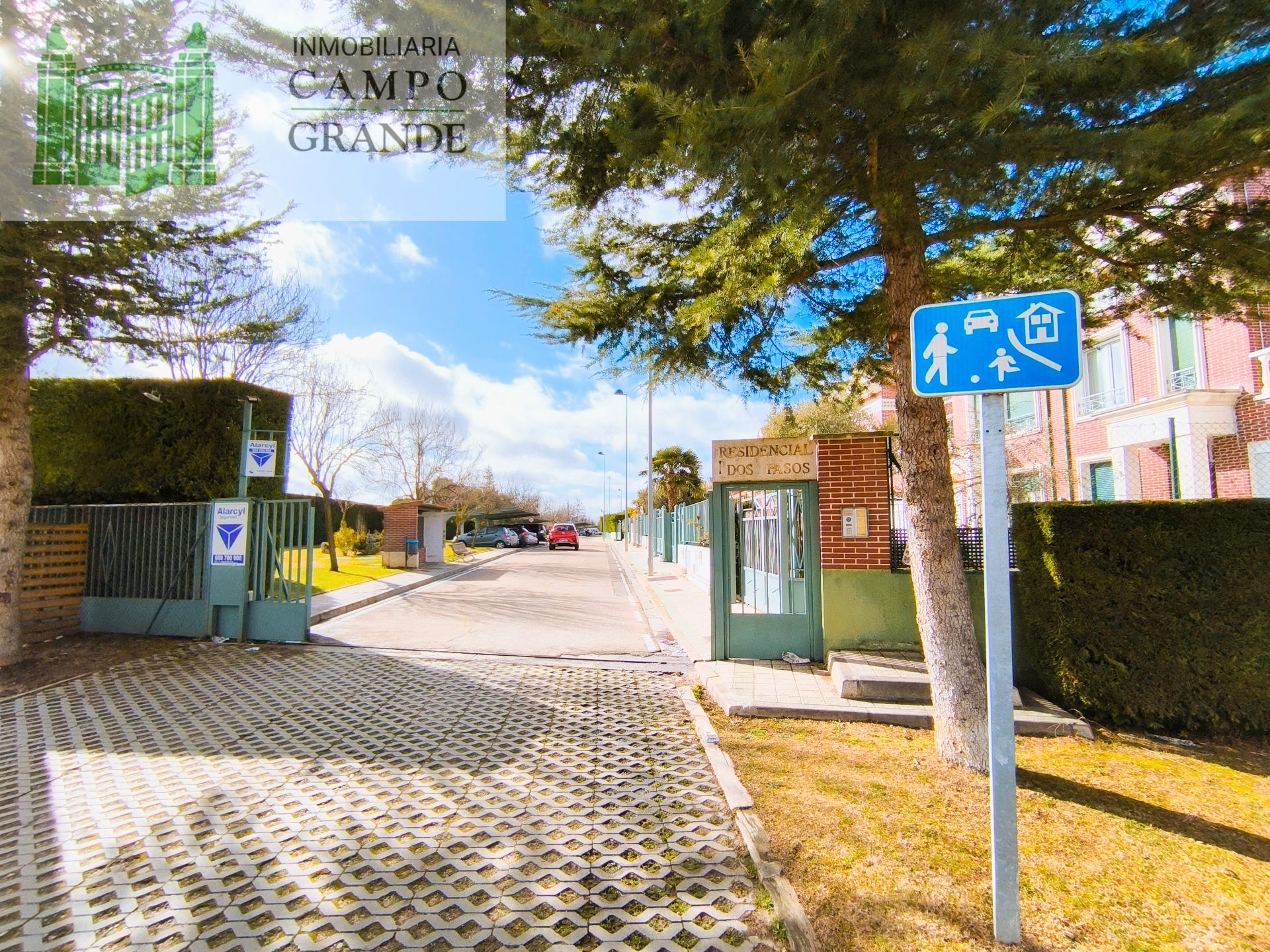 Vista exterior de Casa o xalet en venda en Grijota amb Calefacció, Jardí privat i Terrassa