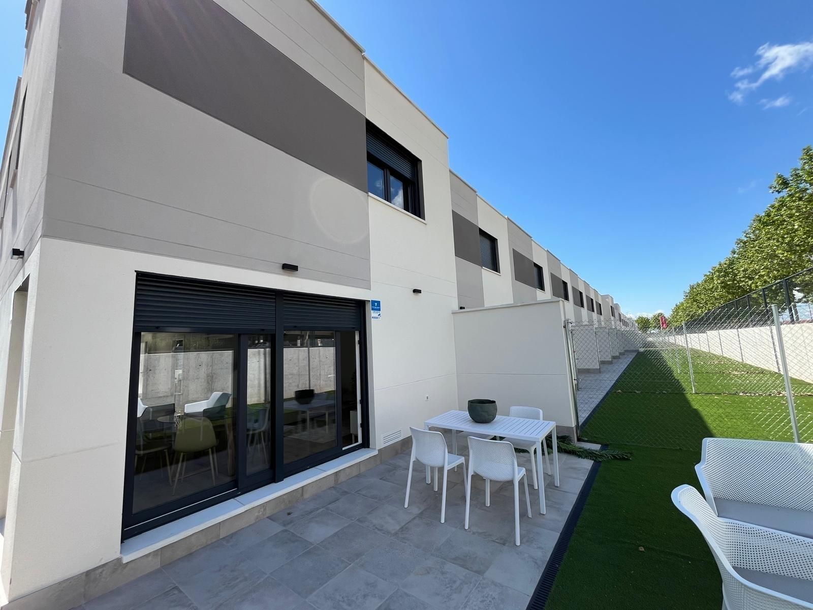 Vista exterior de Casa o xalet de lloguer en Cabanillas del Campo amb Aire condicionat i Piscina comunitària