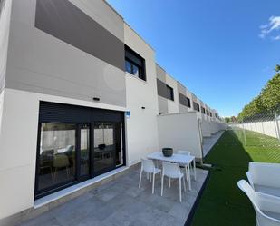 Vista exterior de Casa o xalet de lloguer en Cabanillas del Campo amb Aire condicionat i Piscina comunitària