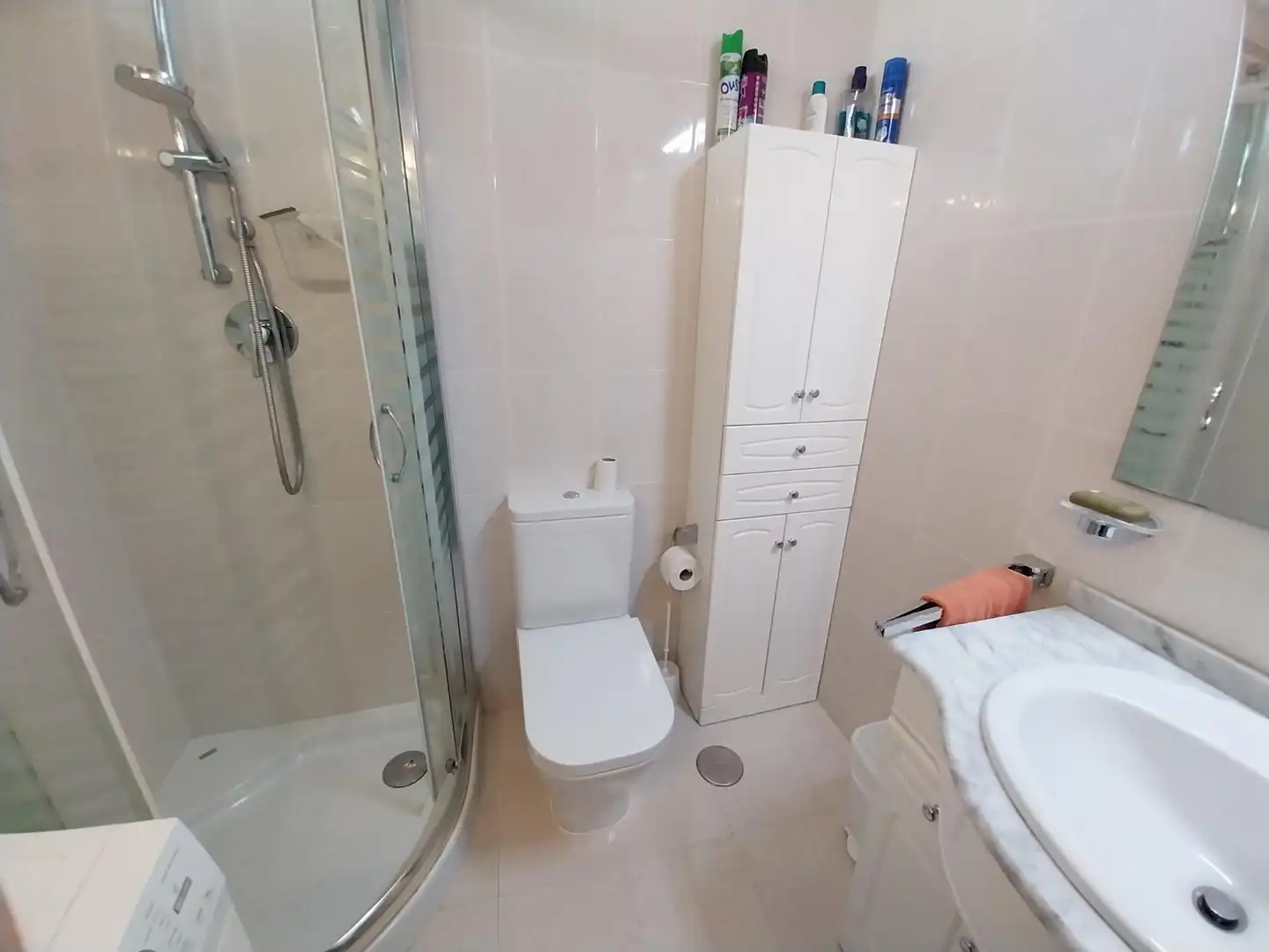 Badezimmer von Wohnung zum Verkauf in Marbella mit Klimaanlage, Privatgarten und Terrasse