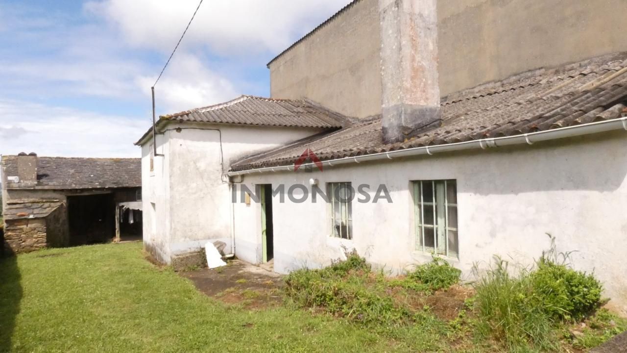 Vista exterior de Casa adosada en venda en Valdoviño amb Jardí privat