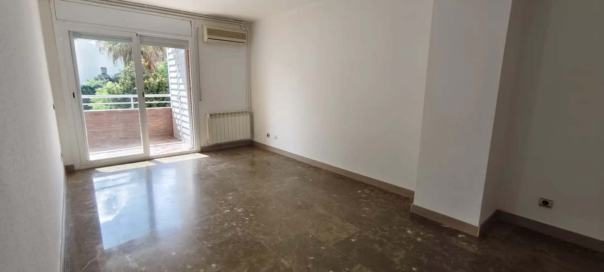 Sala d'estar de Pis en venda en La Palma de Cervelló amb Aire condicionat, Calefacció i Terrassa