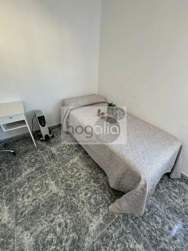 Bedroom of Flat for rent in Sevilla  with Air Conditioner and Furnished