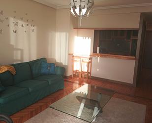 Living room of Flat to rent in Oviedo   with Heating, Parquet flooring and Furnished