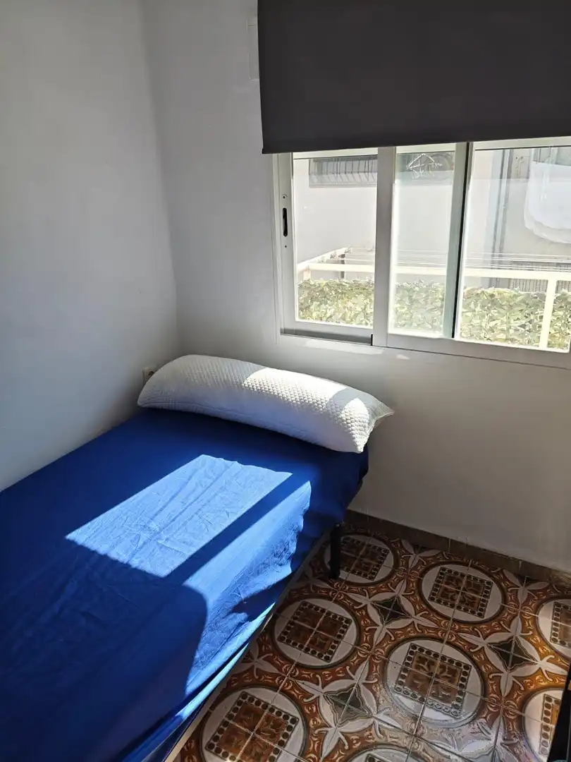 Schlafzimmer von Wohnung zur Miete in Granada mit Privatgarten, Möbliert und Balkon