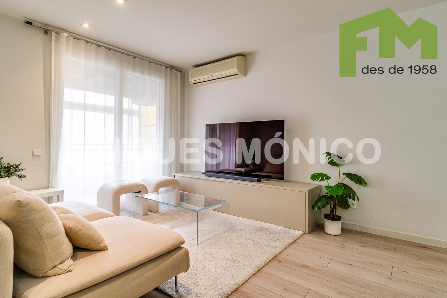 Sala de estar de Piso en venta en  Barcelona Capital con Aire acondicionado, Calefacción y Terraza