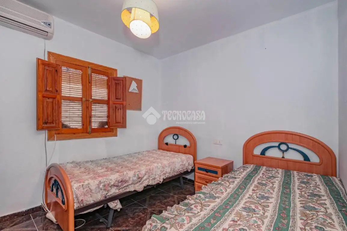 Dormitori de Casa adosada en venda en Loja