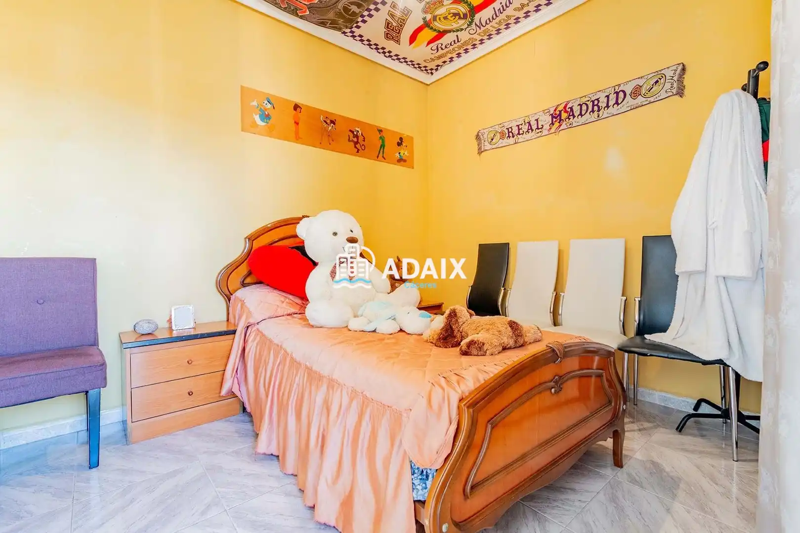 Dormitori de Casa adosada en venda en Cáceres amb Terrassa i Traster
