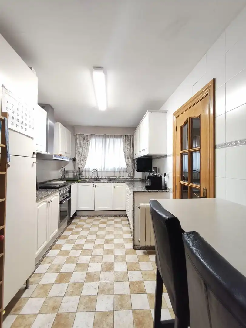 Cuina de Casa adosada en venda en Torrent amb Aire condicionat, Jardí privat i Terrassa