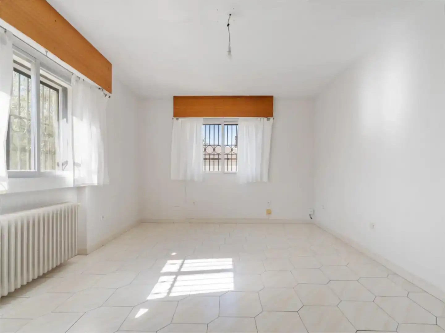 Habitación de Piso en venta en Alcalá de Henares con Jardín privado, Trastero y Piscina