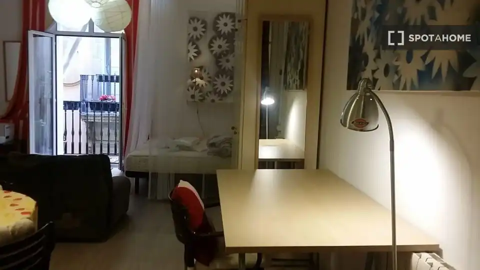 Appartamento con terrazza in affitto a Ciutat Vella, imagen 14