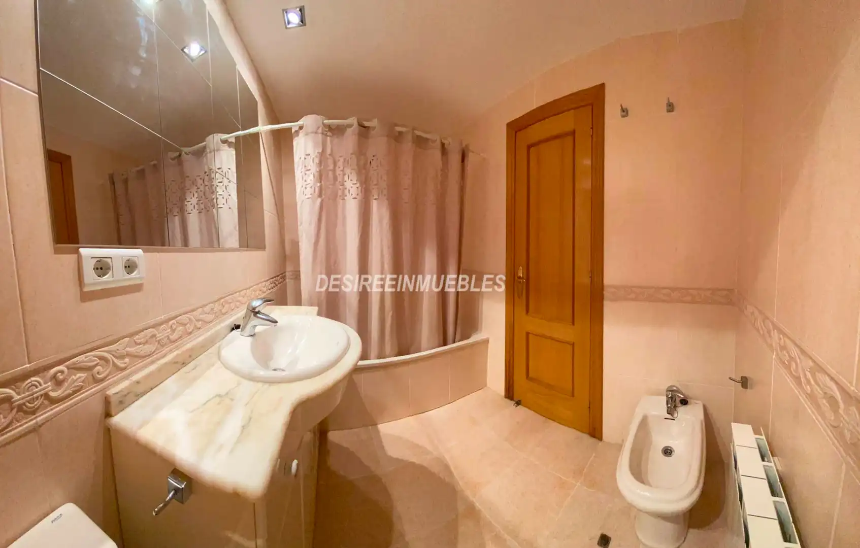 Bathroom of Flat for rent in Valencia  with Air Conditioner, Heating and Terrace