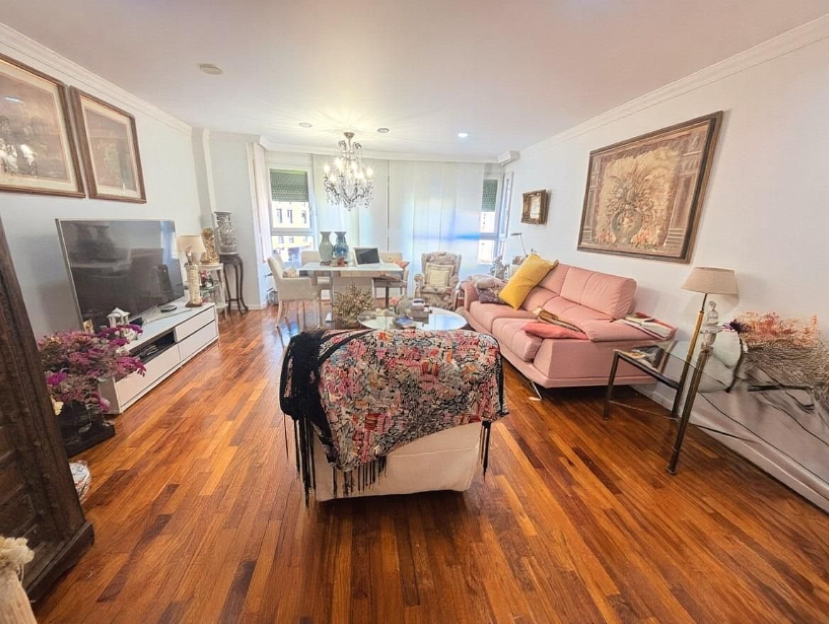 Living room of Flat for sale in  Valencia Capital  with Air Conditioner, Heating and Storage room