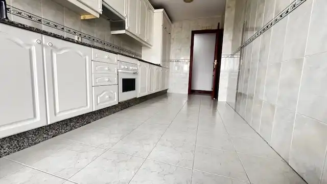 Cocina de Piso en venta en A Coruña Capital  con Calefacción, Parquet y Trastero
