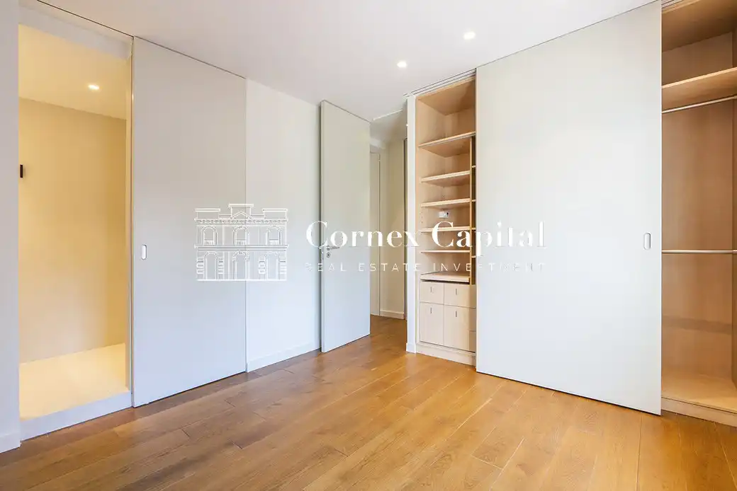 Habitación de Casa adosada en venta en Barcelona con Aire acondicionado, Calefacción y Jardín privado