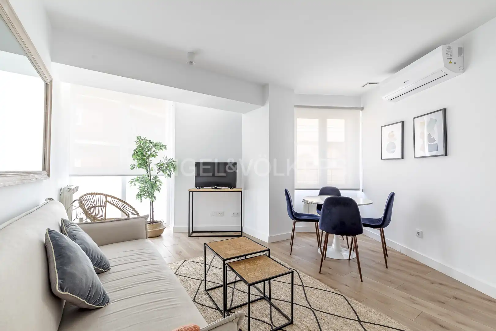Sala d'estar de Planta baixa de lloguer en Madrid amb Aire condicionat, Calefacció i Moblat