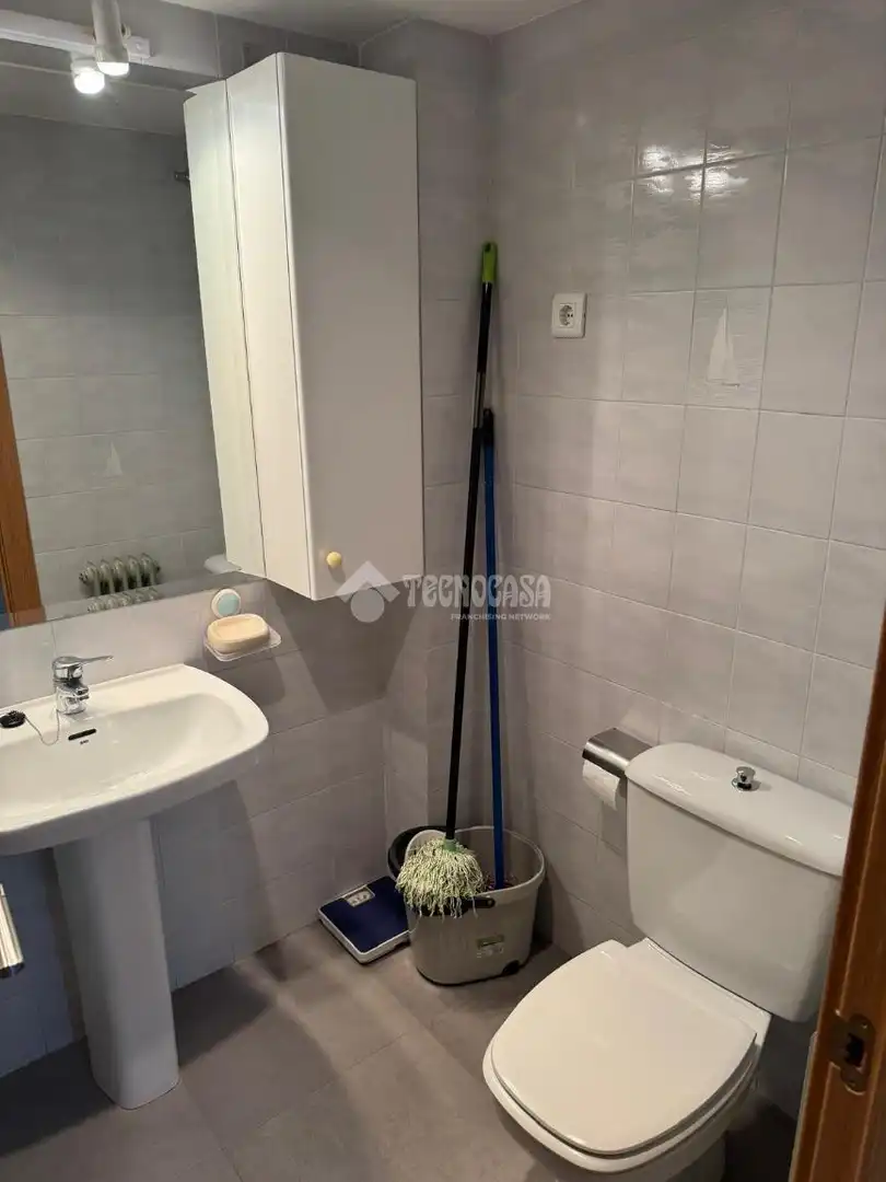 Baño de Piso de alquiler en Zaragoza con Calefacción y Amueblado