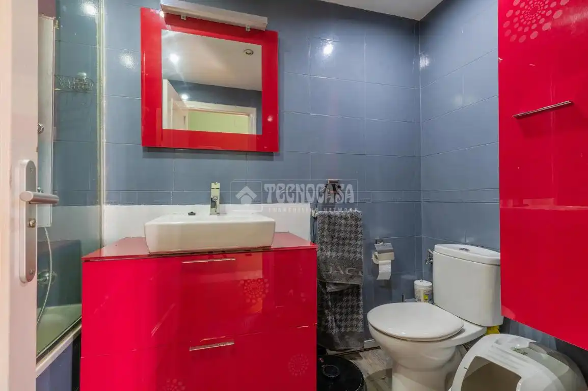 Bany de Pis en venda en Arroyomolinos (Madrid) amb Parquet, Terrassa i Balcó