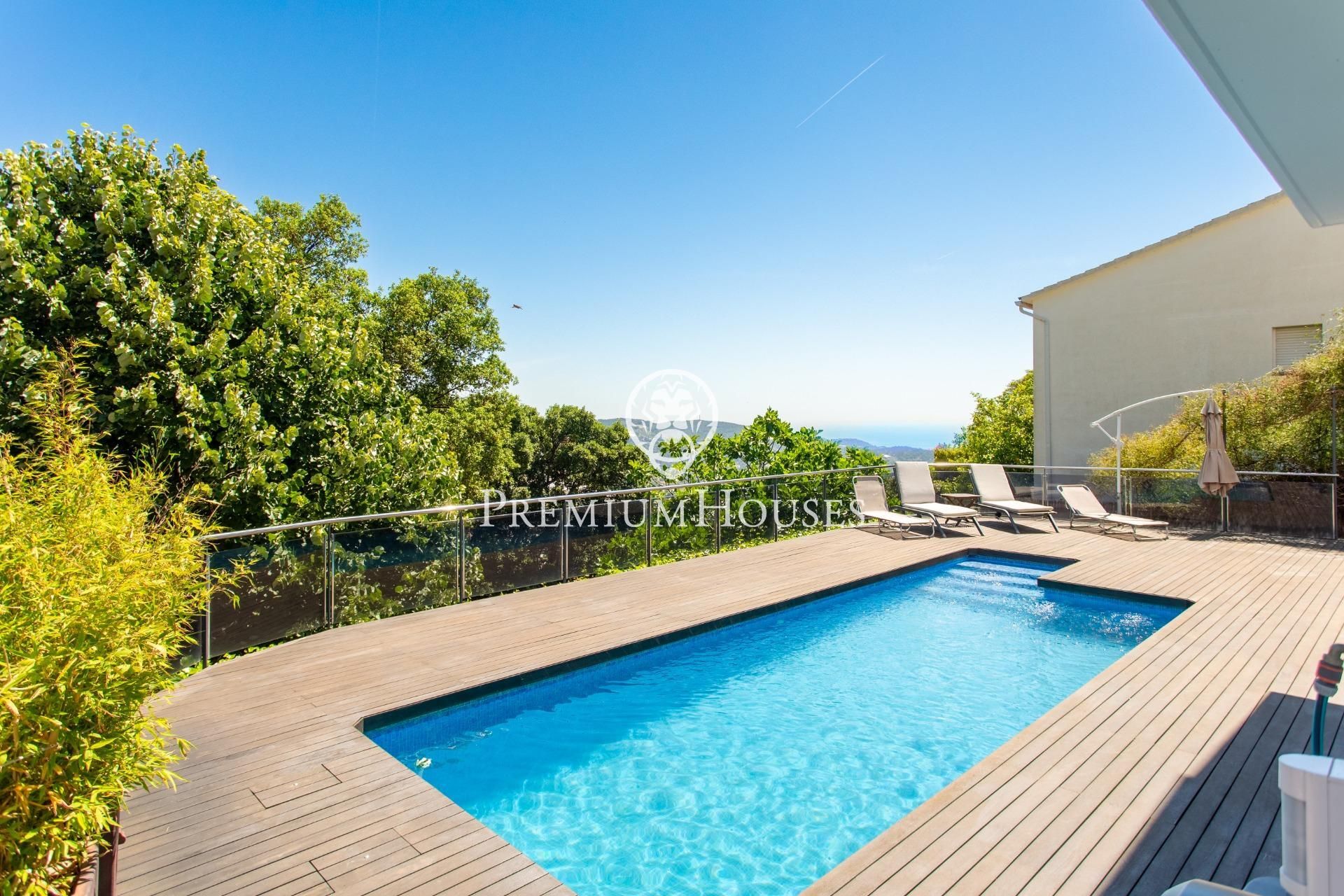 Piscina de Casa o xalet en venda en Sant Cebrià de Vallalta amb Aire condicionat, Calefacció i Jardí privat