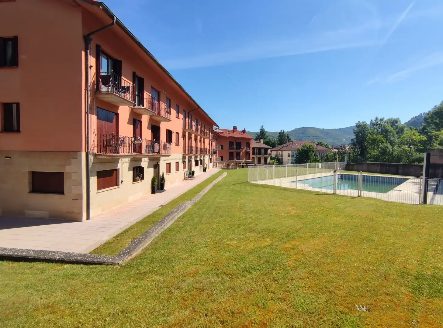 Piscina de Apartamento en venta en Ezcaray con Calefacción, Amueblado y Balcón