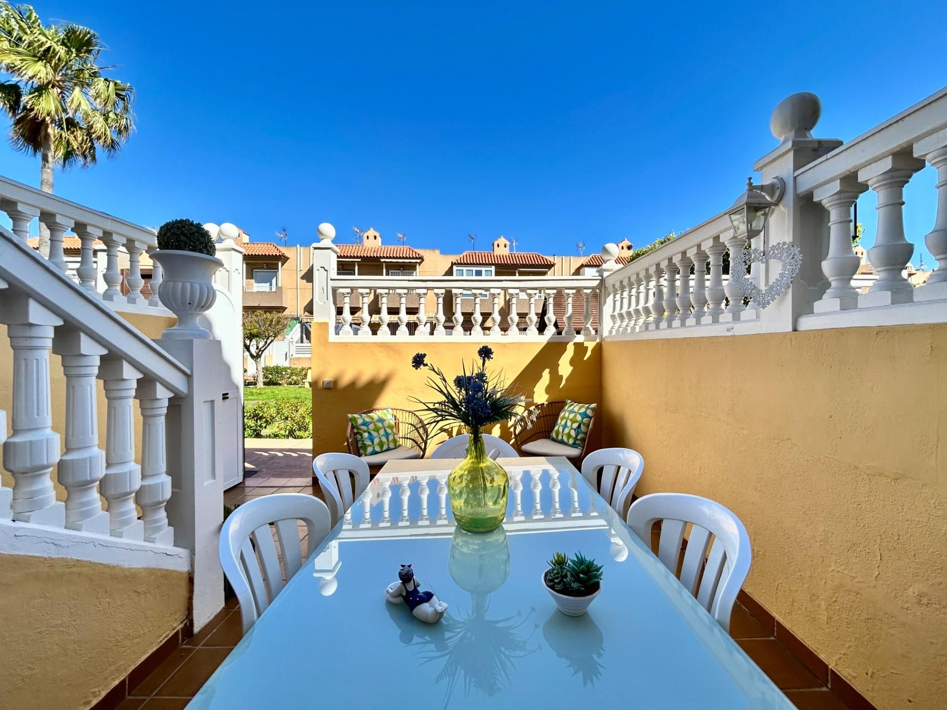 Jardí de Casa adosada en venda en  Almería Capital amb Aire condicionat, Calefacció i Jardí privat