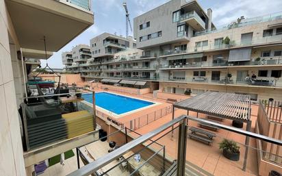 Piscina de Apartament en venda en Badalona amb Jardí privat, Parquet i Terrassa