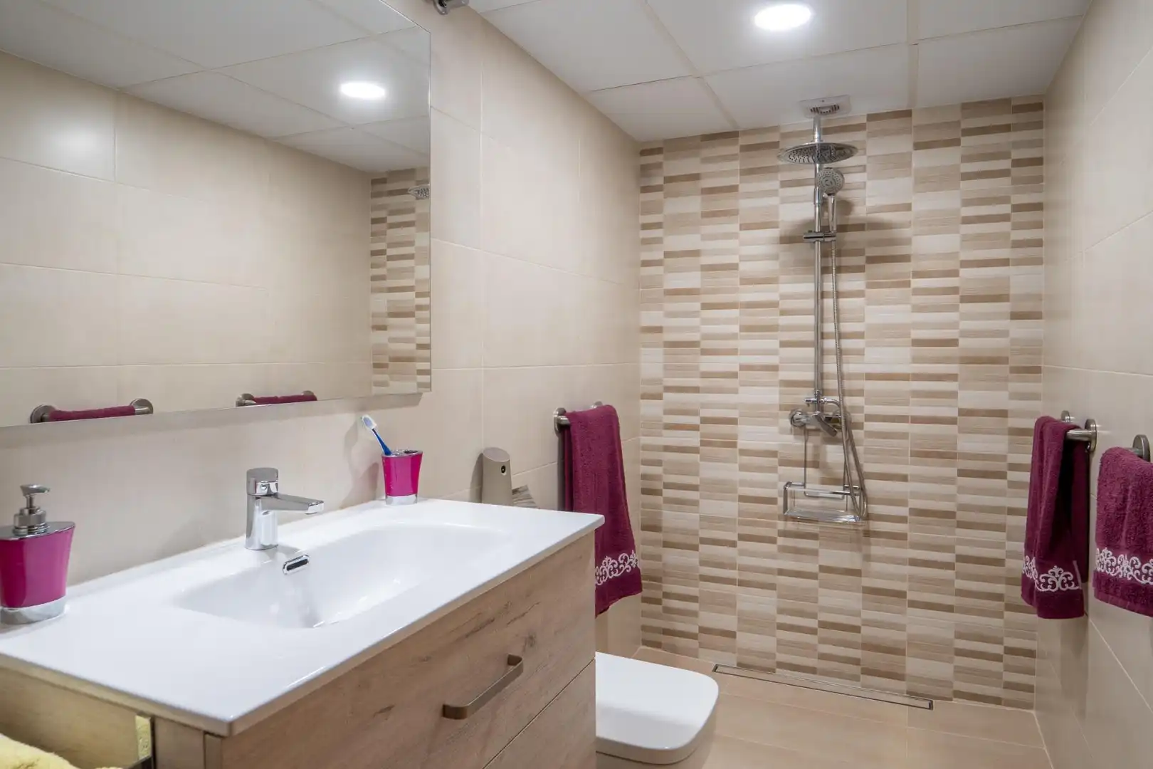 Bathroom of Detached homes for sale in Córdoba  with Private garden, Terrace and Storage room