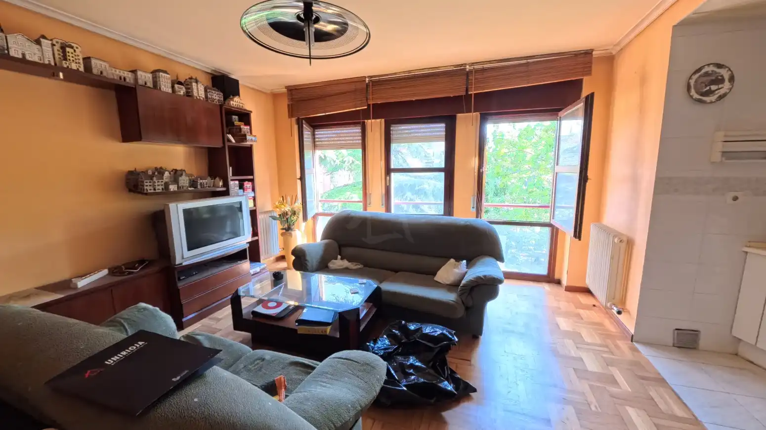 Living room of Flat for sale in  Logroño  with Heating, Parquet flooring and Storage room