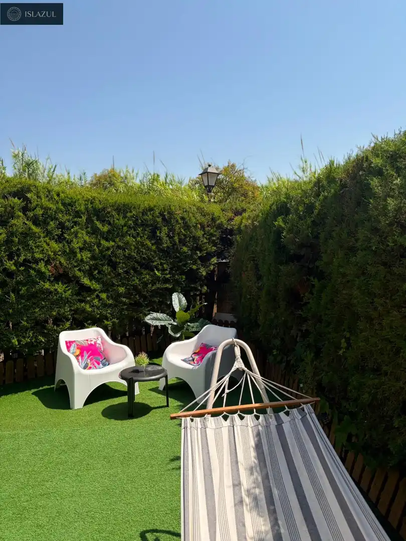 Garten von Einfamilien-Reihenhaus zum Verkauf in Islantilla mit Privatgarten, Terrasse und Abstellraum