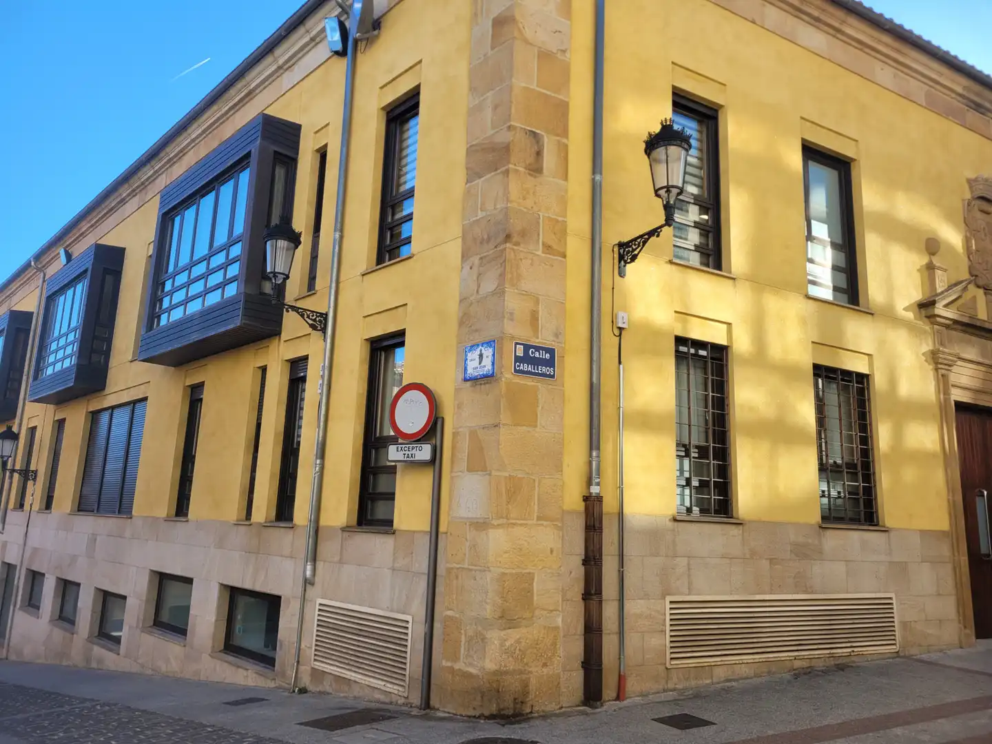 Piso con ascensor en venta en Calle Caballeros 18