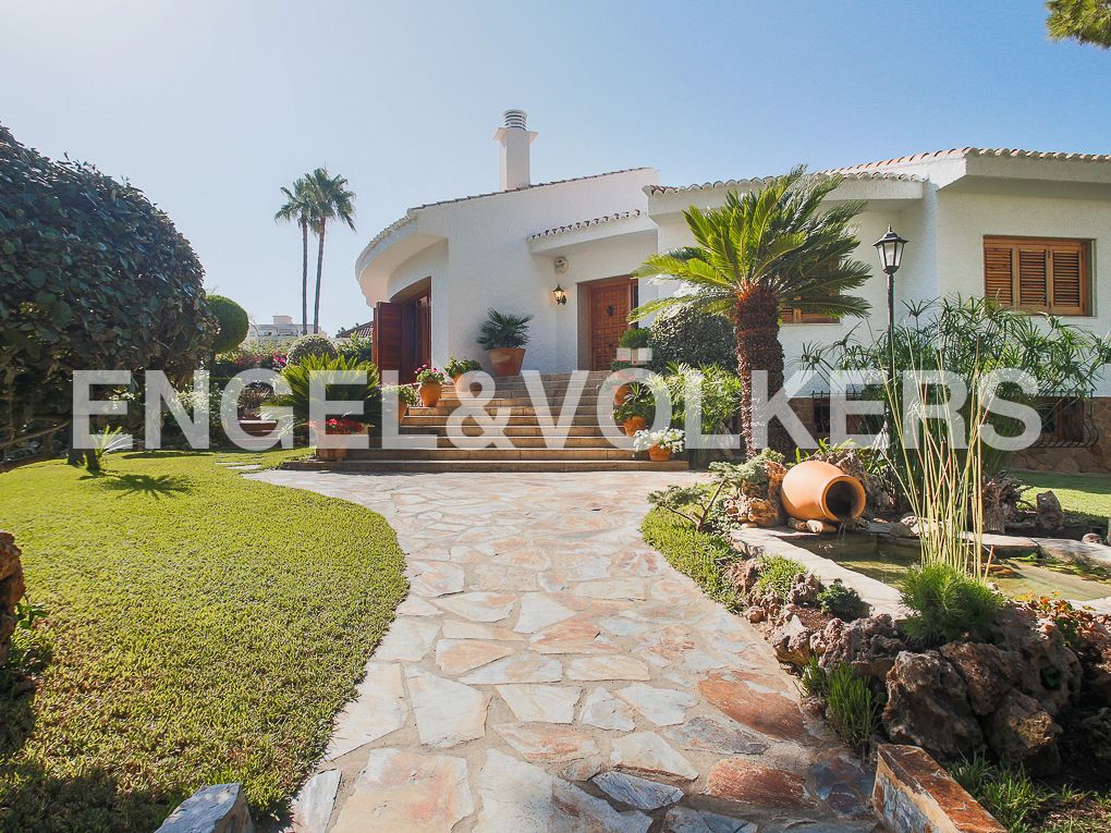 Vista exterior de Casa o xalet en venda en Gandia amb Aire condicionat, Calefacció i Jardí privat