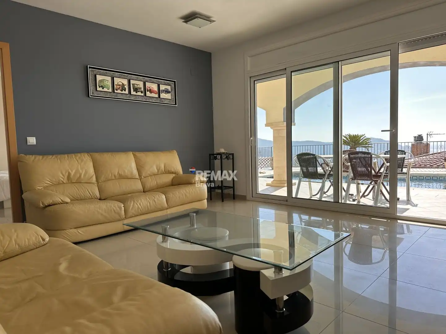 Sala d'estar de Casa o xalet en venda en Roses amb Aire condicionat, Jardí privat i Piscina