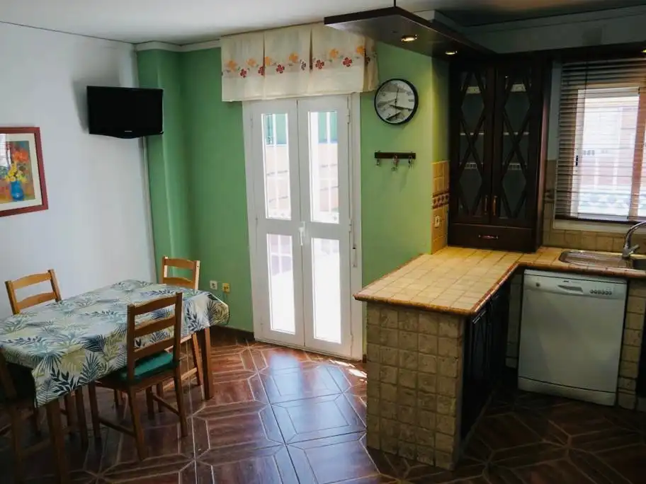 Cuina de Casa o xalet de lloguer en Mairena del Aljarafe amb Aire condicionat, Jardí privat i Piscina