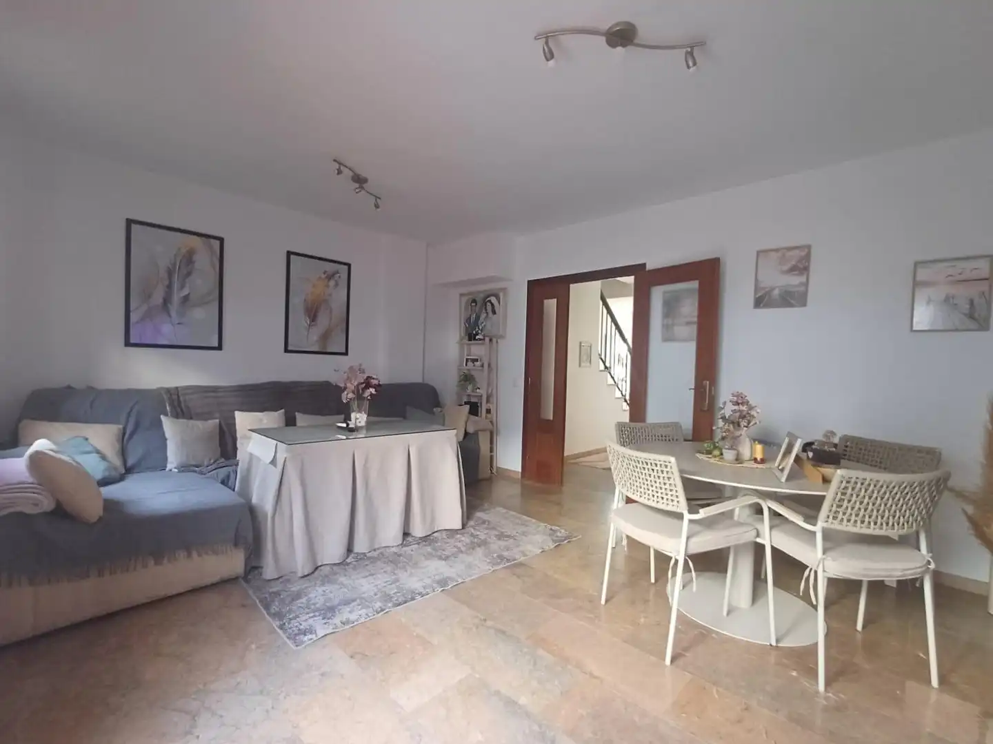 Wohnzimmer von Einfamilien-Reihenhaus zum Verkauf in Coria del Río