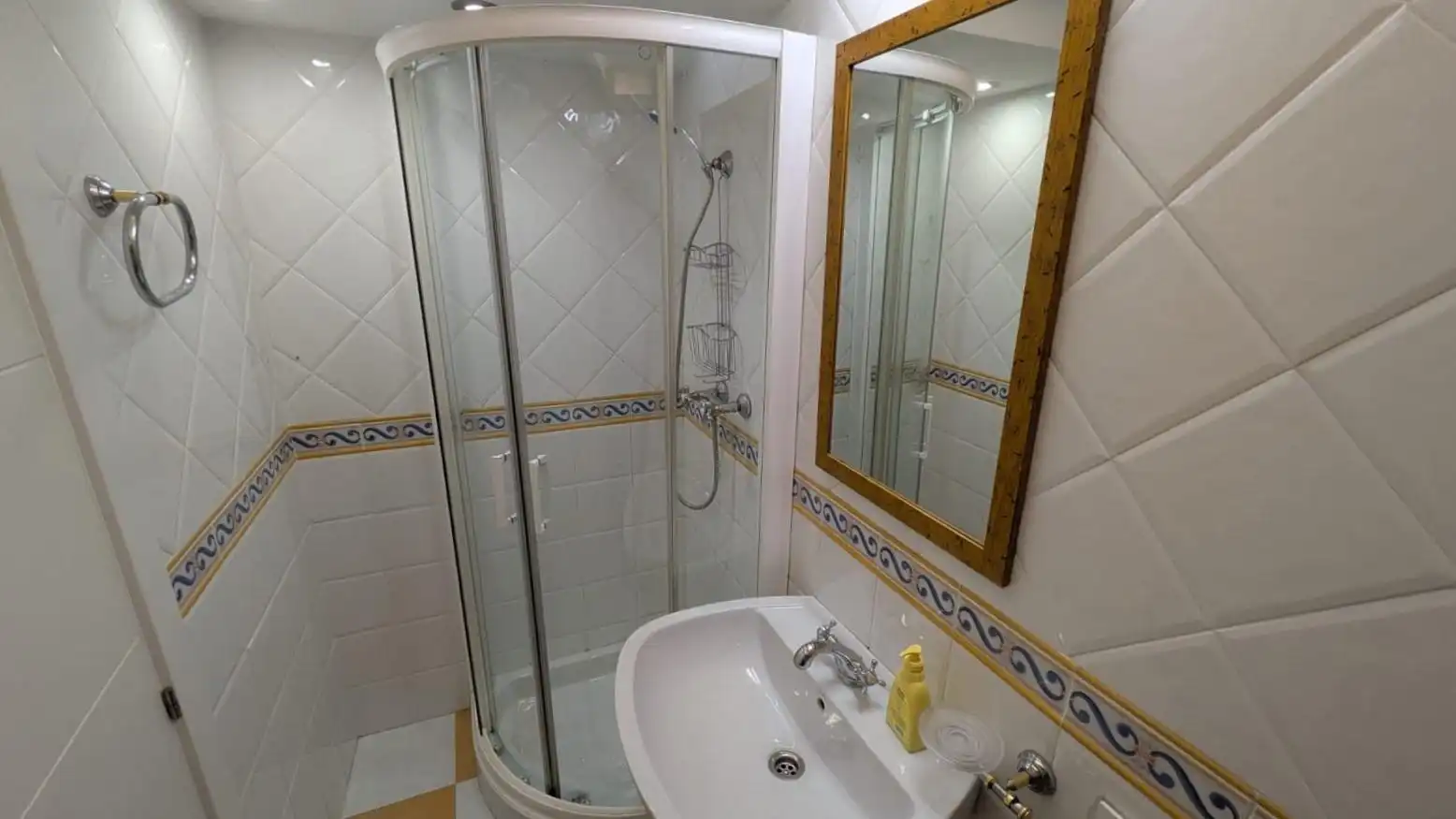 Bathroom of Flat for rent in Oviedo   with Heating and Furnished