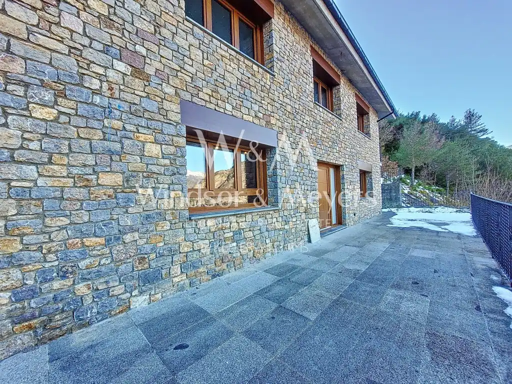 Vista exterior de Casa o chalet en venta en Sant Julià de Lòria con Balcón