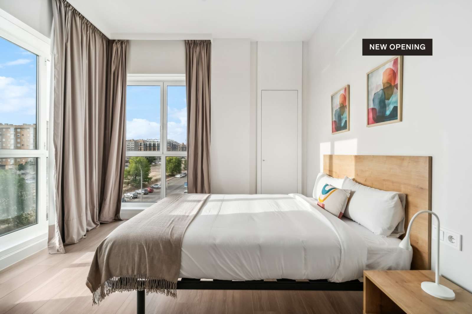 Bedroom of Study to share in  Madrid Capital  with Air Conditioner, Heating and Terrace