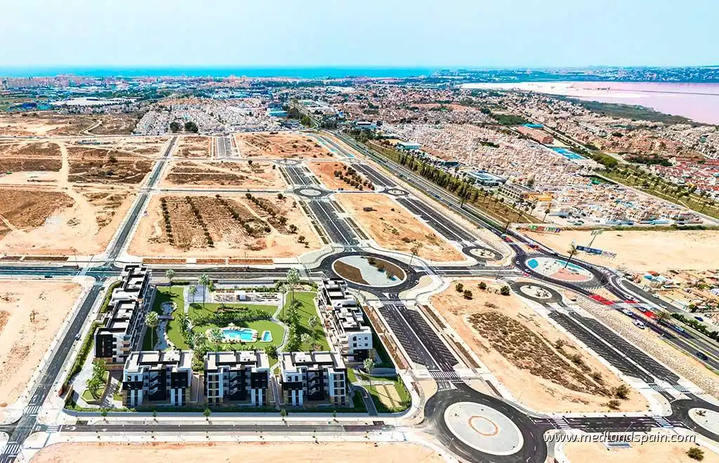 Apartamento con piscina en venta en Zona Carrefour - Urbanizaciones, imagen 5