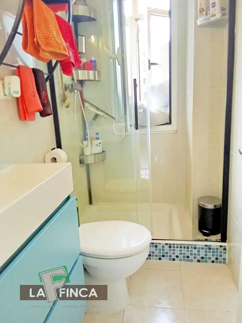 Badezimmer von Wohnung zum Verkauf in Gijón  mit Terrasse und Möbliert