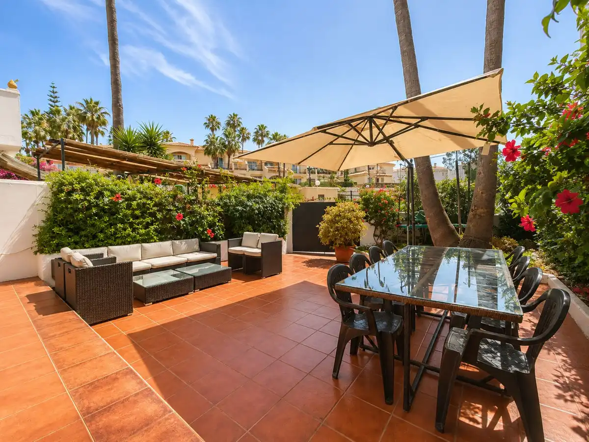 Terrasse von Einfamilien-Reihenhaus zum Verkauf in Mijas mit Klimaanlage, Terrasse und Möbliert