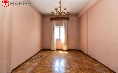 Bedroom of Flat for sale in  Madrid Capital