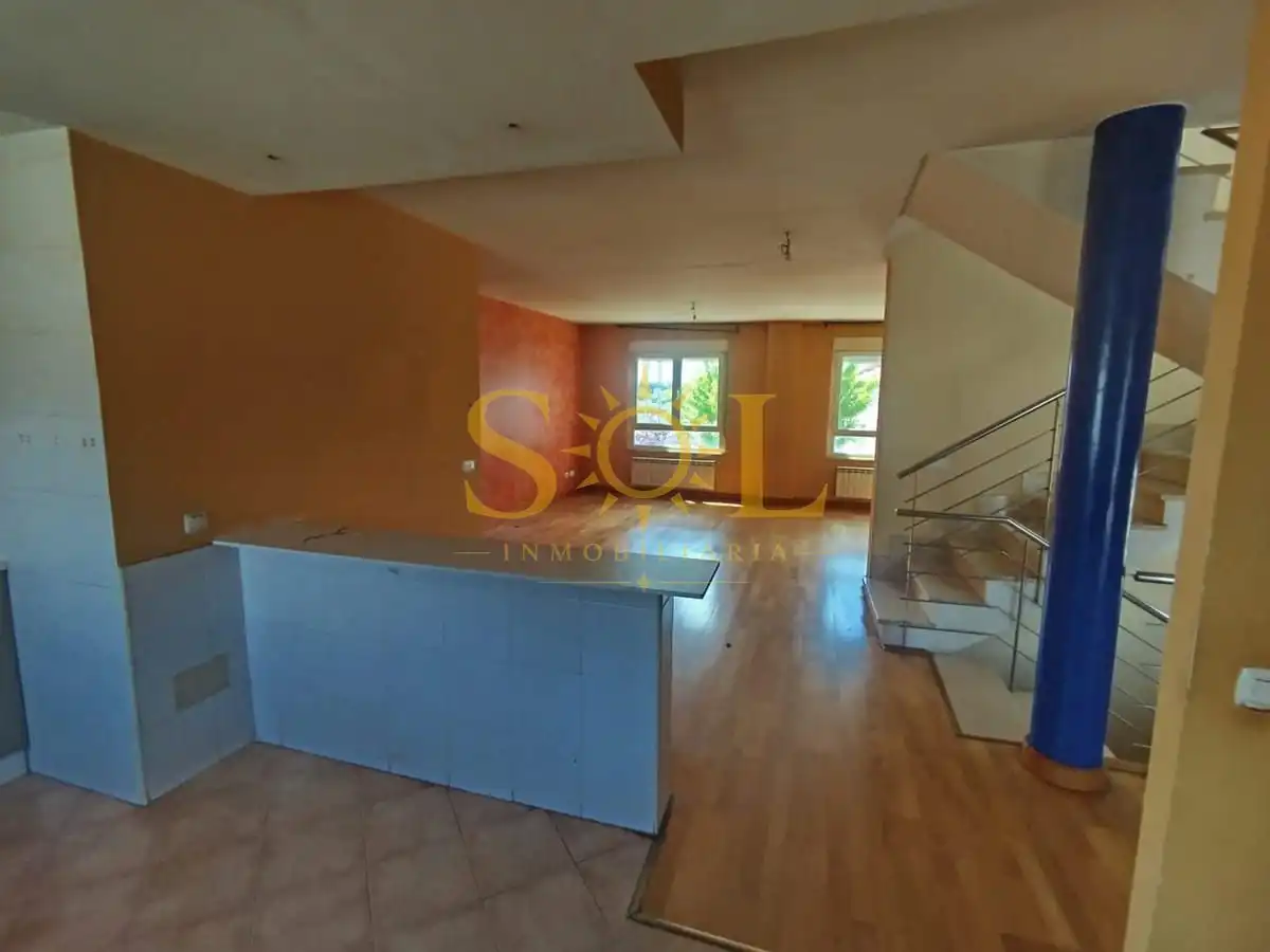 Casa adosada en venta en Sariegos con Calefacción, Jardín privado y Terraza