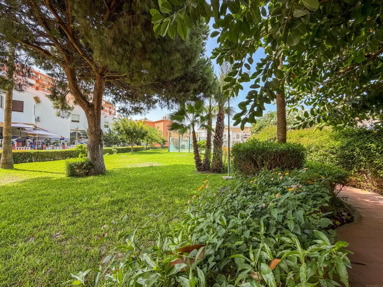 Jardín de Casa adosada en venta en Torrox con Aire acondicionado, Calefacción y Terraza